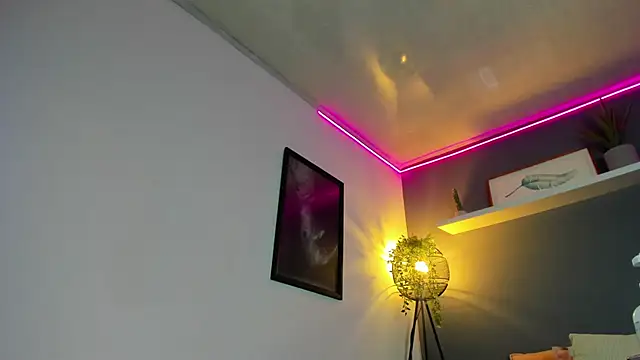 Snapshot of Kira_Exe_ chatting on April 2026 01:41:01 PM Kira Exe online show from April 2026 01:41:01 PM