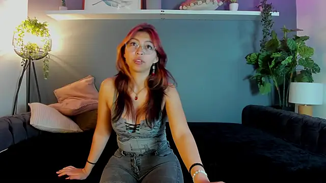 Snapshot of Kira_Exe_ chatting on April 2026 11:40:02 AM Kira Exe online show from April 2026 11:40:02 AM