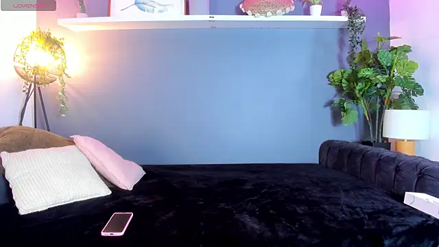 Snapshot of Kira_Exe_ chatting on April 2026 11:35:01 AM Kira Exe online show from April 2026 11:35:01 AM