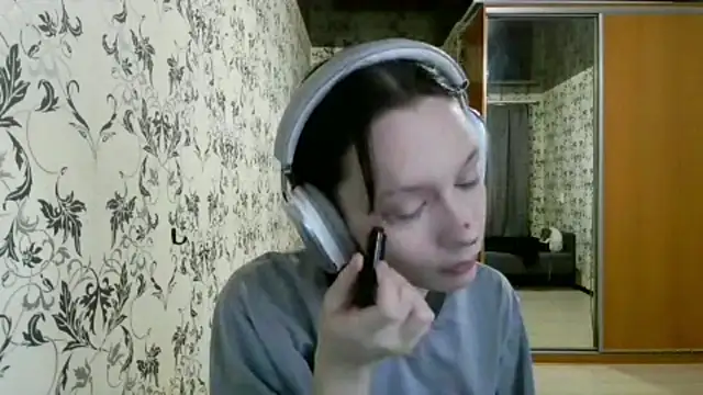 LxayBloom online show from April 2026 09:21:02 AM