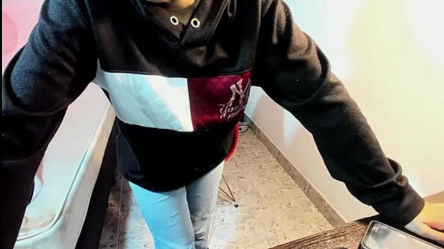 ZoeFox5 online show from February 2026 12:16:01 PM