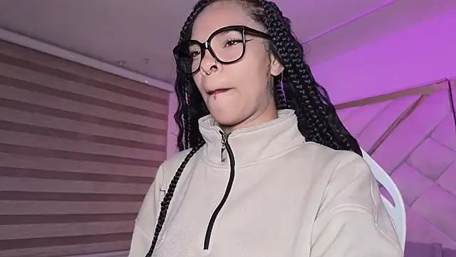 mia gatesvg online show from February 2026 03:18:02 AM