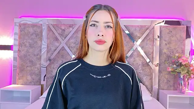 LolaGray   online show from May 2026 07:01:01 PM
