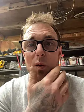 Snapshot of WIDBIGWHITECOCK chatting on March 2026 04:27:01 AM WIDBIGWHITECOCK online show from March 2026 04:27:01 AM