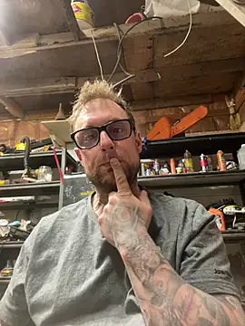 Snapshot of WIDBIGWHITECOCK chatting on April 2026 04:28:01 AM WIDBIGWHITECOCK online show from April 2026 04:28:01 AM