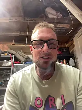 Snapshot of WIDBIGWHITECOCK chatting on April 2026 03:31:02 AM WIDBIGWHITECOCK online show from April 2026 03:31:02 AM