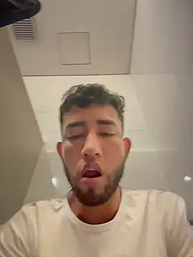 Snapshot of liam_bronw chatting on March 2026 05:40:01 PM liam bronw online show from March 2026 05:40:01 PM