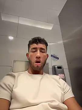 Snapshot of liam_bronw chatting on April 2026 06:50:01 PM liam bronw online show from April 2026 06:50:01 PM