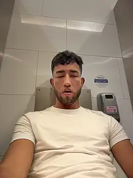 Snapshot of liam_bronw chatting on April 2026 06:52:02 PM liam bronw online show from April 2026 06:52:02 PM