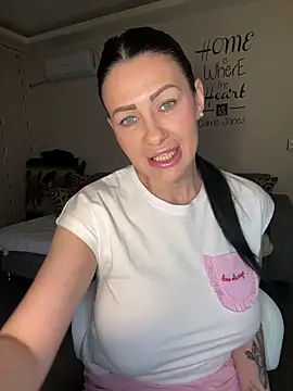 Snapshot of IRISWHITE17 chatting on March 2026 05:33:02 AM IRISWHITE17 online show from March 2026 05:33:02 AM