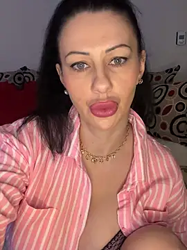 Snapshot of IRISWHITE17 chatting on March 2026 06:19:02 AM IRISWHITE17 online show from March 2026 06:19:02 AM