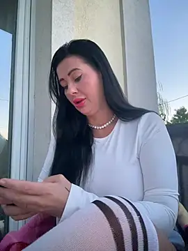 Snapshot of IRISWHITE17 chatting on July 2026 02:37:02 AM IRISWHITE17 online show from July 2026 02:37:02 AM
