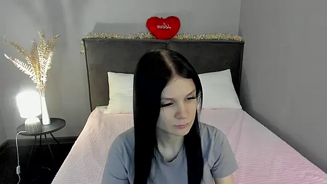 SkinyJoys online show from February 2026 01:56:02 AM