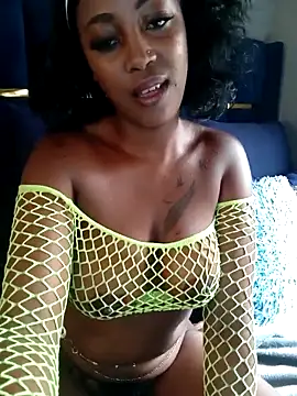 Snapshot of CocoButterxox chatting on April 2026 10:43:01 AM CocoButterxox online show from April 2026 10:43:01 AM