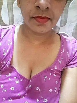 Snapshot of MILFybar chatting on March 2026 05:25:01 PM MILFybar online show from March 2026 05:25:01 PM