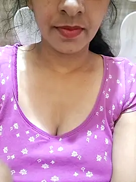 Snapshot of MILFybar chatting on April 2026 04:37:02 PM MILFybar online show from April 2026 04:37:02 PM