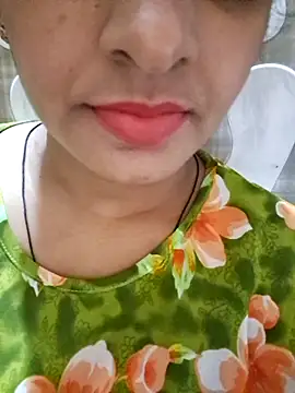 Snapshot of MILFybar chatting on April 2026 04:52:01 PM MILFybar online show from April 2026 04:52:01 PM