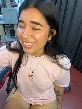 Snapshot of Minico25 chatting on April 2026 01:38:01 AM Minico25 online show from April 2026 01:38:01 AM