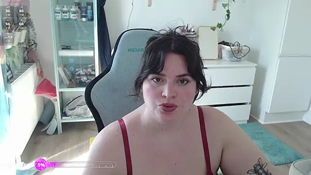 Snapshot of YourPrettyHazel chatting on March 2026 10:42:02 AM YourPrettyHazel online show from March 2026 10:42:02 AM