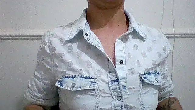 Snapshot of sue_safads chatting on April 2026 01:33:01 AM sue safads online show from April 2026 01:33:01 AM