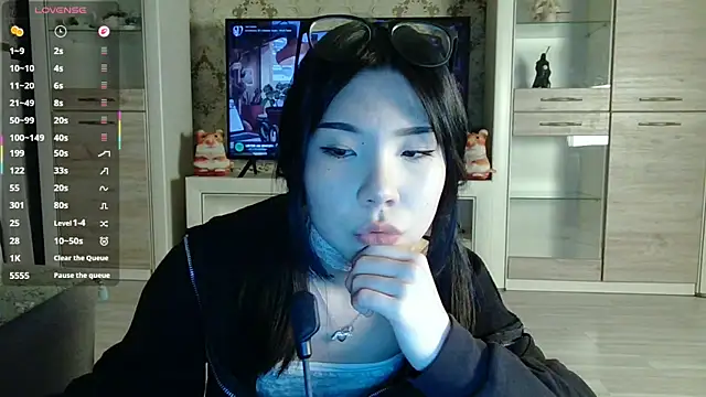 AprilOnilll online show from February 2026 01:45:01 PM