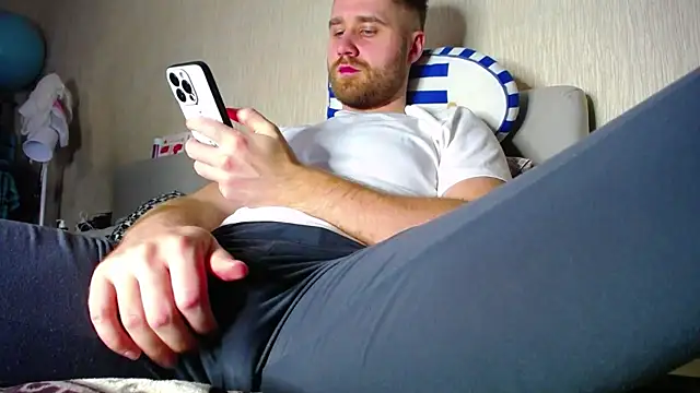 Snapshot of LorenzoLux chatting on January 2025 04:59:02 PM LorenzoLux online show from January 2025 04:59:02 PM