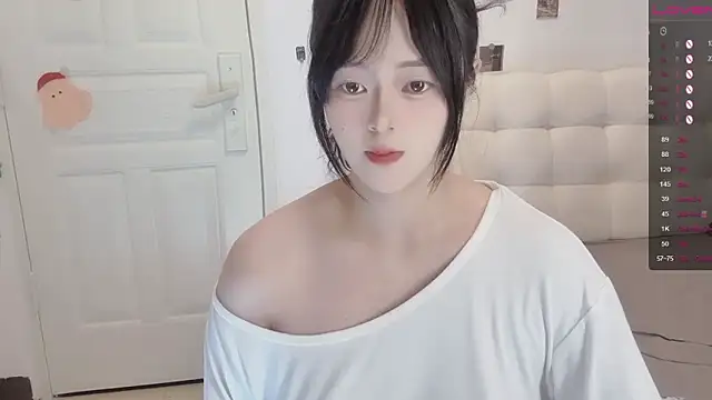 Snapshot of sunny-ly chatting on April 2026 06:45:02 PM sunny-ly online show from April 2026 06:45:02 PM