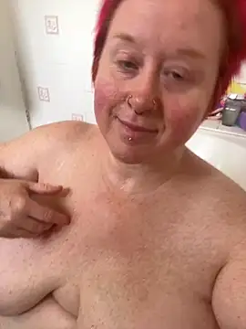 Snapshot of BustyRedxx chatting on April 2026 08:39:01 AM BustyRedxx online show from April 2026 08:39:01 AM