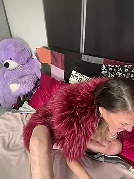 IssabelXO online show from April 2026 05:30:02 PM