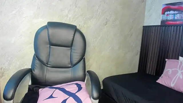 tanisha  lux online show from February 2026 08:32:01 PM