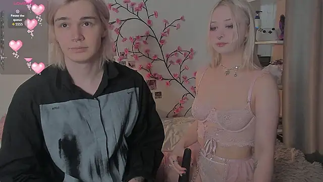 Snapshot of SweetheartsFriends chatting on March 2026 07:15:01 AM SweetheartsFriends online show from March 2026 07:15:01 AM