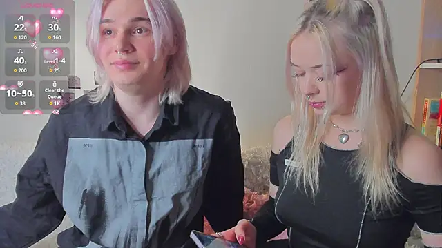 Snapshot of SweetheartsFriends chatting on April 2026 09:50:01 PM SweetheartsFriends online show from April 2026 09:50:01 PM