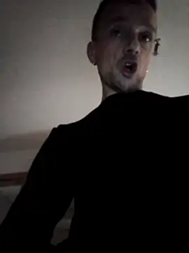 Snapshot of Erz84 chatting on November 2025 01:32:01 PM Erz84 online show from November 2025 01:32:01 PM