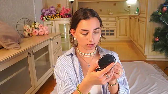 MinnaShummon online show from January 2026 10:17:01 AM