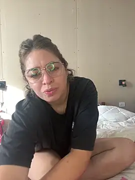 Snapshot of soyanahii chatting on April 2026 12:04:01 PM soyanahii online show from April 2026 12:04:01 PM