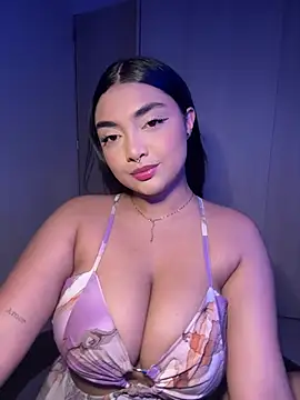 Snapshot of SASHASTRADA_ chatting on April 2026 01:43:02 AM SASHASTRADA online show from April 2026 01:43:02 AM