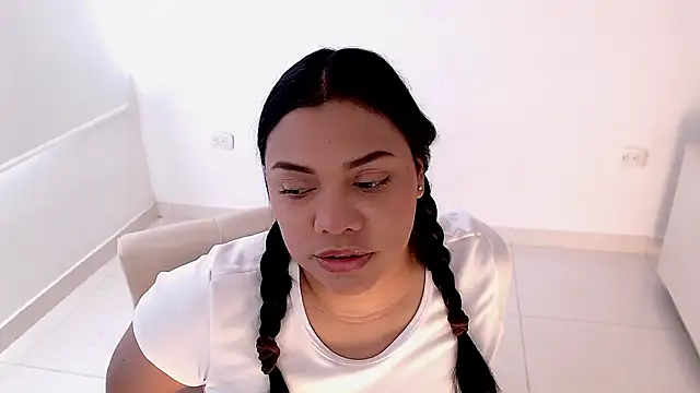 isabelateran online show from July 2026 06:57:02 PM