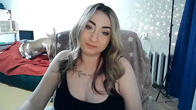 Snapshot of FoxyAnn12 chatting on April 2026 01:27:01 PM FoxyAnn12 online show from April 2026 01:27:01 PM