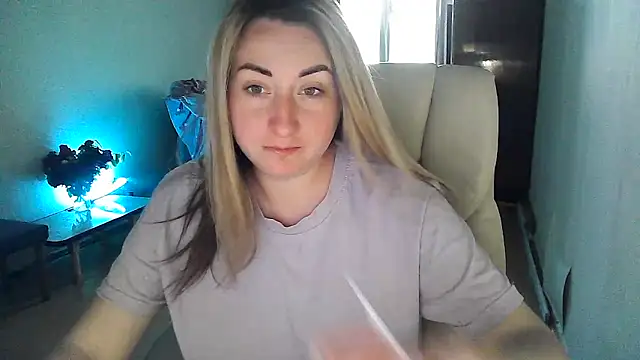 Snapshot of FoxyAnn12 chatting on May 2026 11:48:02 AM FoxyAnn12 online show from May 2026 11:48:02 AM