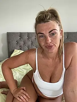 Snapshot of Scarlett_the_girlnextdoor chatting on June 2026 12:15:02 PM Scarlett the girlnextdoor online show from June 2026 12:15:02 PM