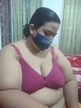 Snapshot of momo_loves chatting on June 2026 02:05:02 AM momo loves online show from June 2026 02:05:02 AM