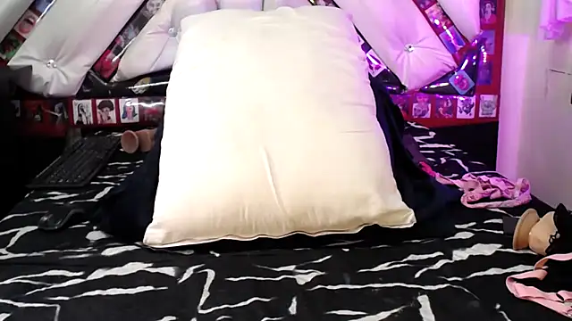 Snapshot of abril_onnel chatting on March 2025 08:43:01 PM abril onnel online show from March 2025 08:43:01 PM