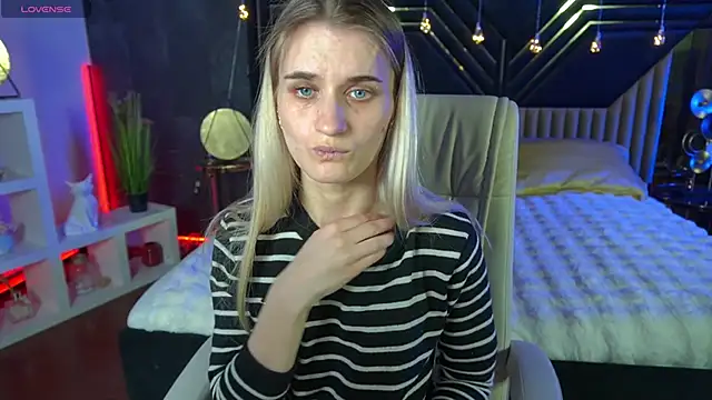 Snapshot of DiamondNina chatting on March 2026 08:57:02 PM DiamondNina online show from March 2026 08:57:02 PM