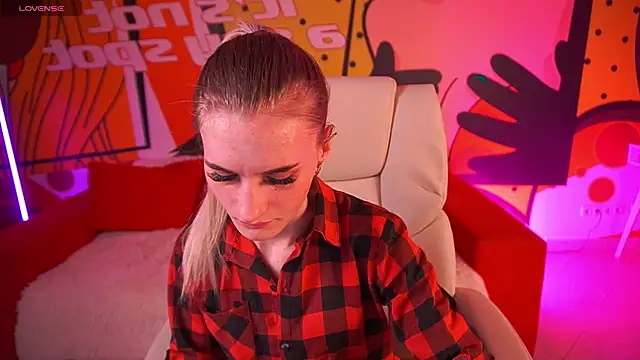 Snapshot of DiamondNina chatting on March 2026 08:03:01 PM DiamondNina online show from March 2026 08:03:01 PM