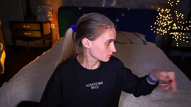 Snapshot of DiamondNina chatting on April 2026 01:27:02 PM DiamondNina online show from April 2026 01:27:02 PM