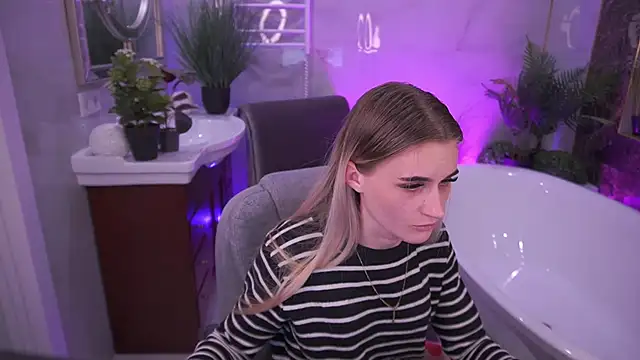 Snapshot of DiamondNina chatting on April 2026 07:58:01 PM DiamondNina online show from April 2026 07:58:01 PM