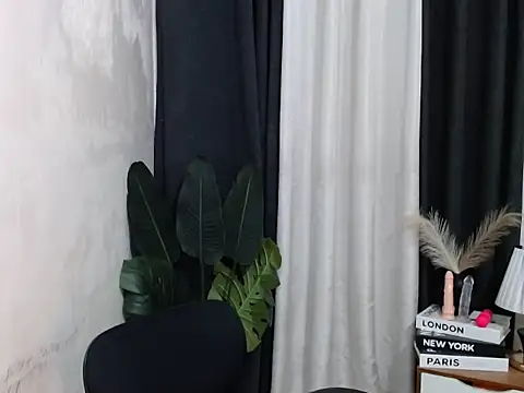 Snapshot of Pretty_Lys chatting on April 2026 09:51:02 AM Pretty Lys online show from April 2026 09:51:02 AM