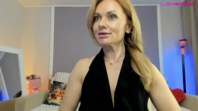 Monika-peach online show from March 2026 10:24:02 PM