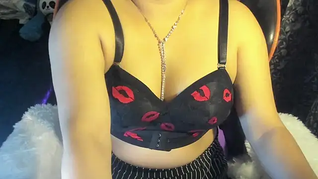 Snapshot of Tannushree chatting on March 2026 06:01:01 PM Tannushree online show from March 2026 06:01:01 PM