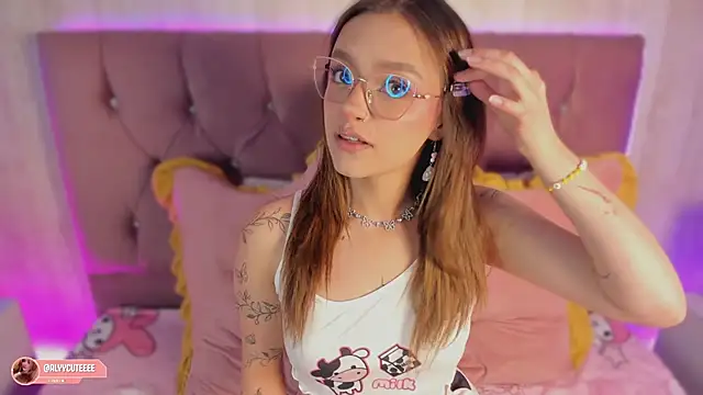 Snapshot of alyy_cut3 chatting on April 2026 08:42:02 PM alyy cut3 online show from April 2026 08:42:02 PM